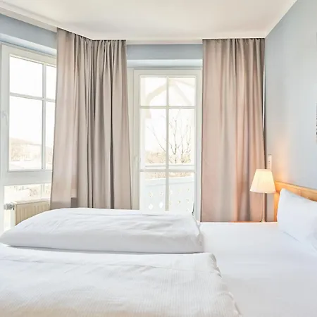 Apartment 725, Seepark *