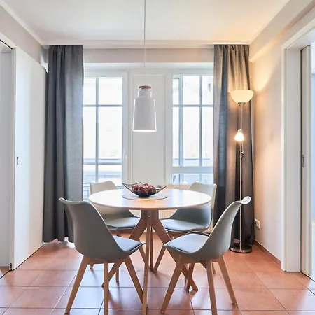 725, Seepark Apartment *