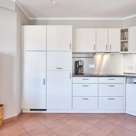 Apartment 725, Seepark *