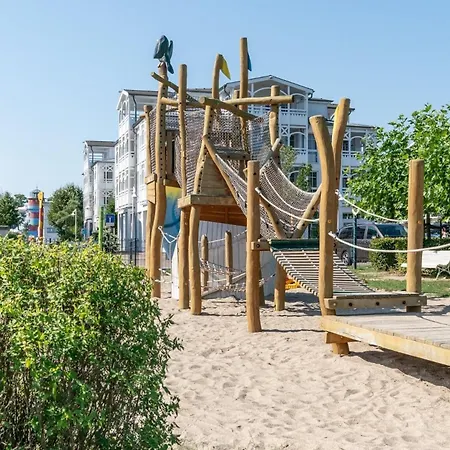 725, Seepark Apartment *
