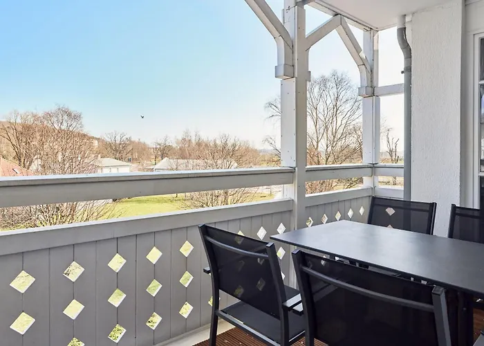 Apartment 725, Seepark *