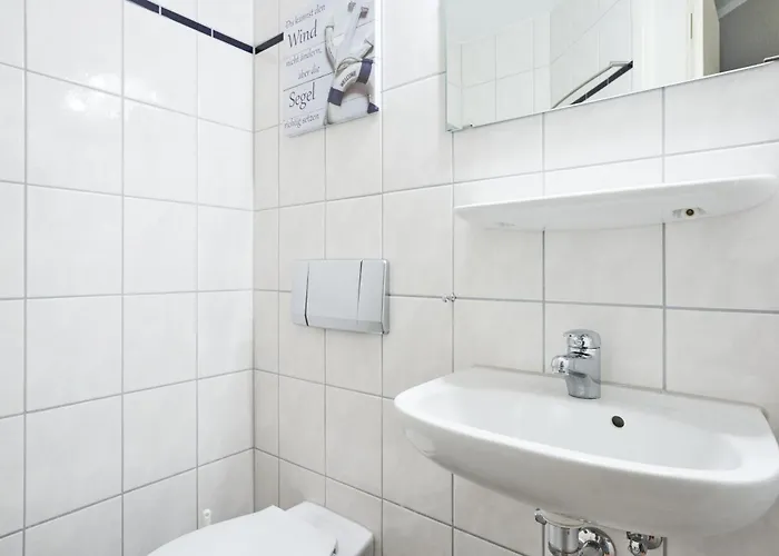 725, Seepark Apartment *